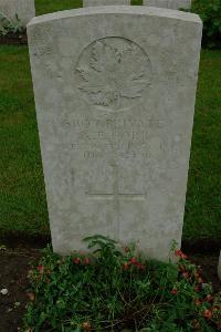 Etaples Military Cemetery - Cork, A E